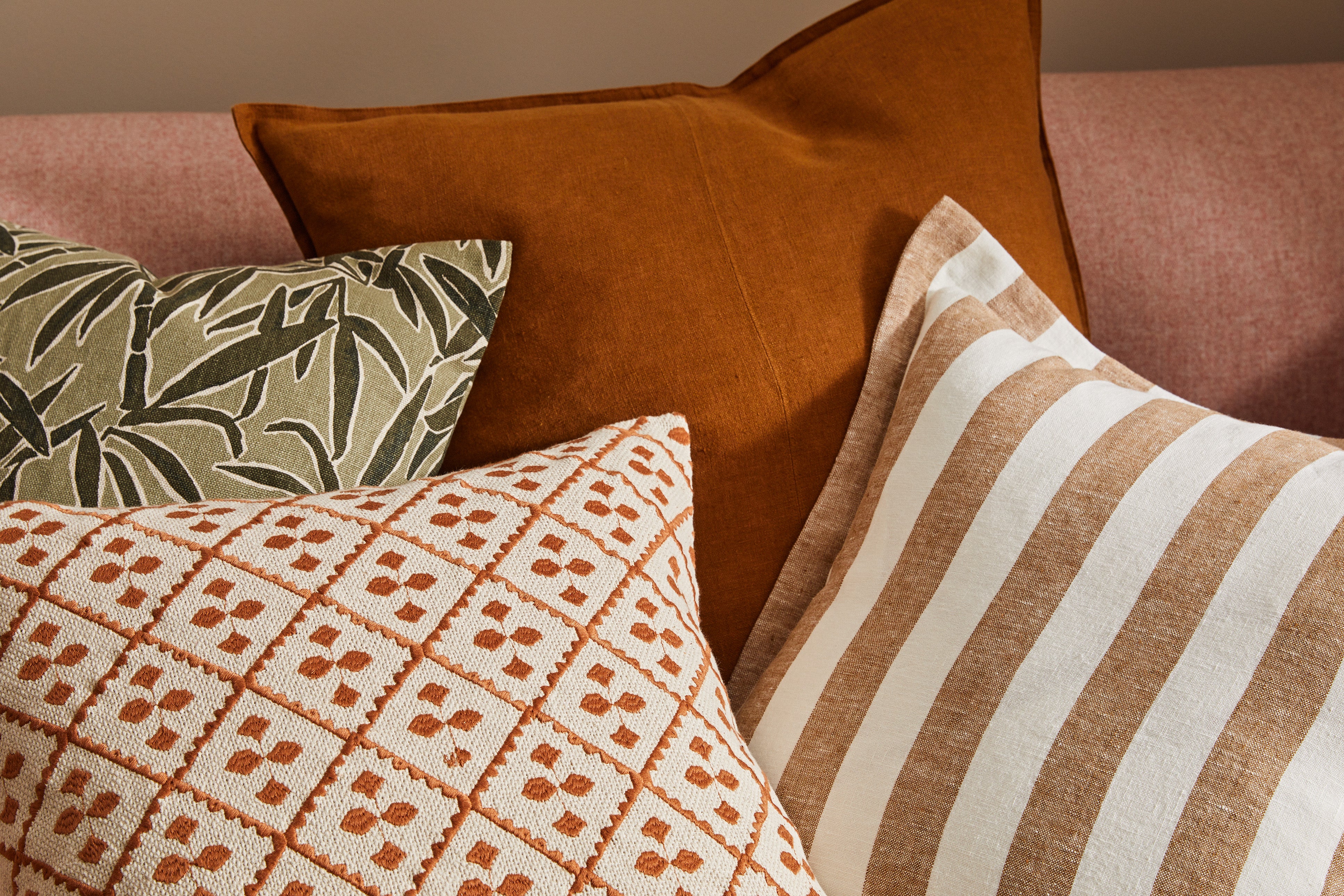 Choosing A Winning Cushion Colour Combination