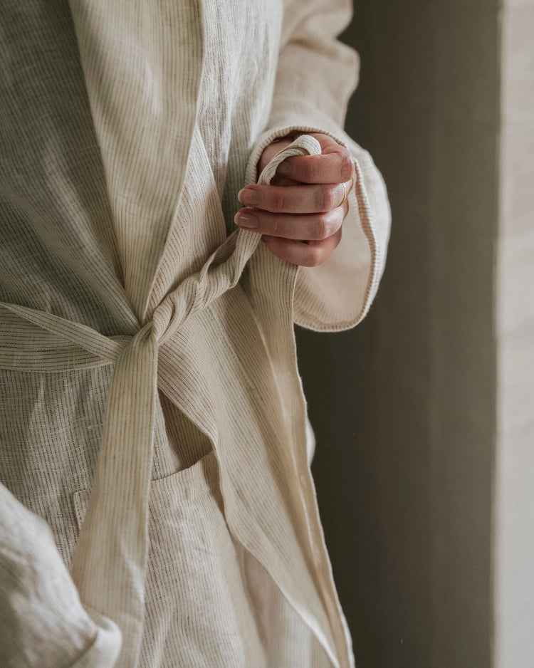 Sova Robe Savanna in cream linen with contrast tie detail, close-up of ribbed wrap waist by Weave Home