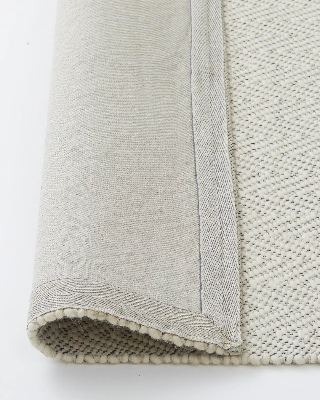 Matterhorn Seasalt rug detail shot showing wool cotton blend backing and cotton braided edge by Weave Home